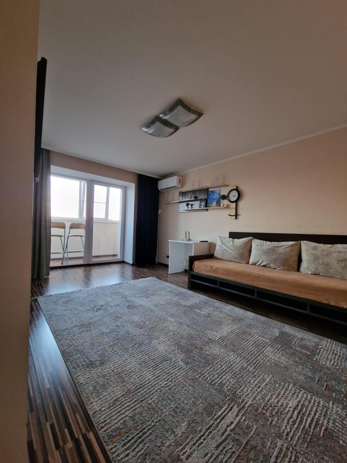 Apartment On Republic Square Öskemen Buitenkant foto